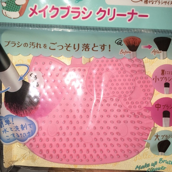 Hello Kitty Makeup Brush Cleaner - Picture 5 of 6